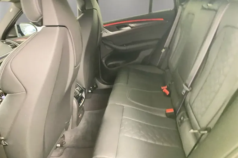 BMW X4 M (Seria X) din 2024 cu 33.921 km - oferta BMW183662 - foto 11