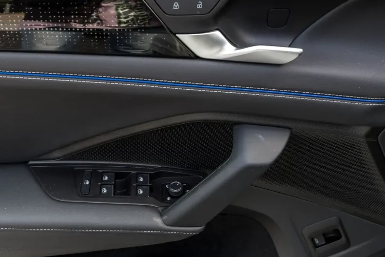 Volkswagen Tiguan din 2025 cu 9.999 km - oferta VOL183668 - foto 9