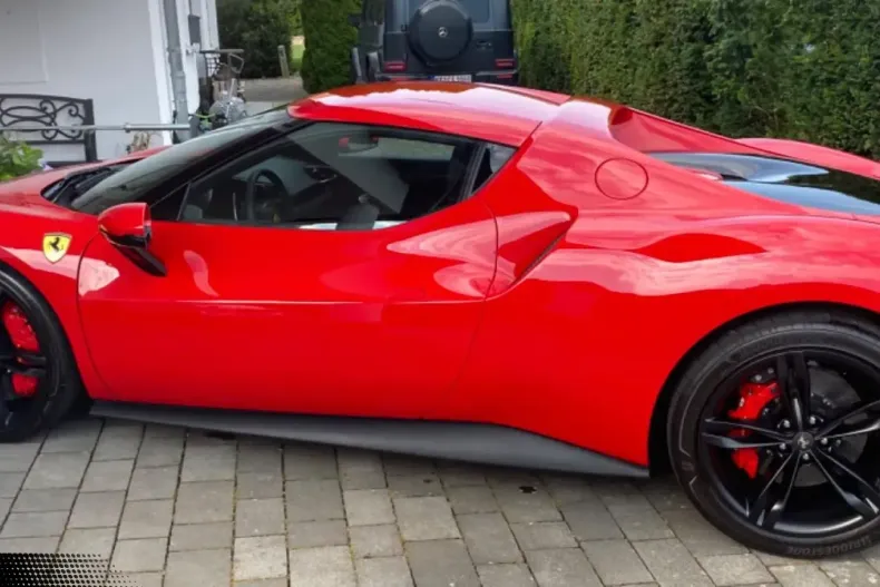 Ferrari 296 GTB din 2024 cu 1.900 km - oferta FER183679 - foto 3