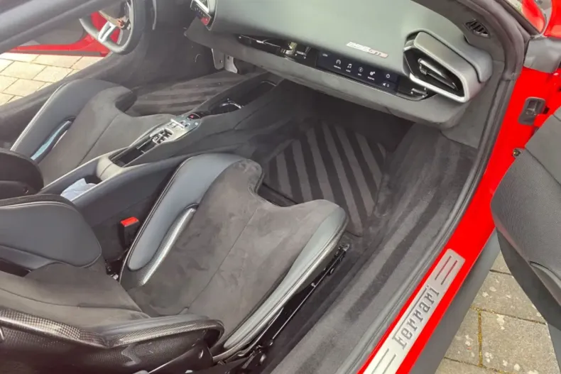 Ferrari 296 GTB din 2024 cu 1.900 km - oferta FER183679 - foto 10