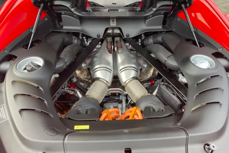 Ferrari 296 GTB din 2024 cu 1.900 km - oferta FER183679 - foto 12