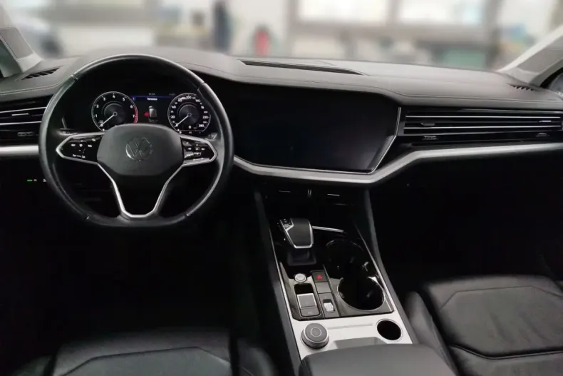 Volkswagen Touareg din 2022 cu 66.761 km - oferta VOL183684 - foto 5