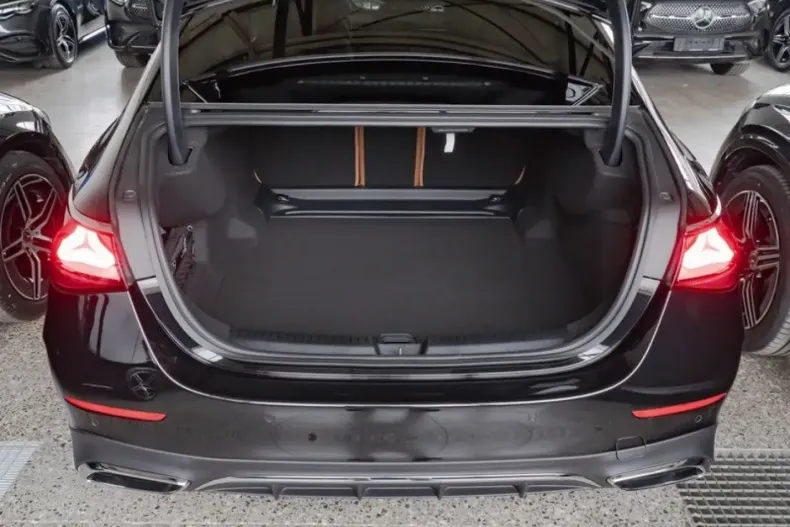 Mercedes-Benz E 200 (Clasa E) din 2025 cu 9.496 km - oferta MER183688 - foto 6