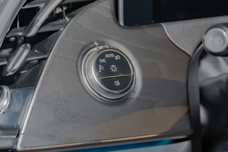 Mercedes-Benz E 200 (Clasa E) din 2025 cu 9.496 km - oferta MER183688 - foto 11