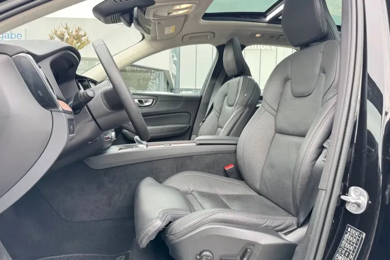 Volvo XC60 din 2023 cu 44.900 km - oferta VOL183693 - foto 4