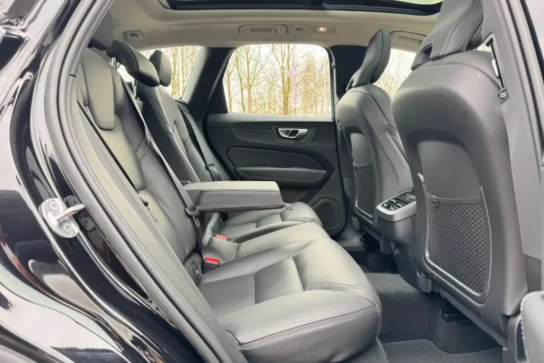 Volvo XC60 din 2023 cu 44.900 km - oferta VOL183693 - foto 7