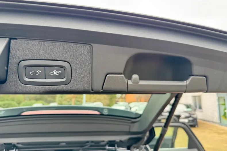 Volvo XC60 din 2023 cu 44.900 km - oferta VOL183693 - foto 12