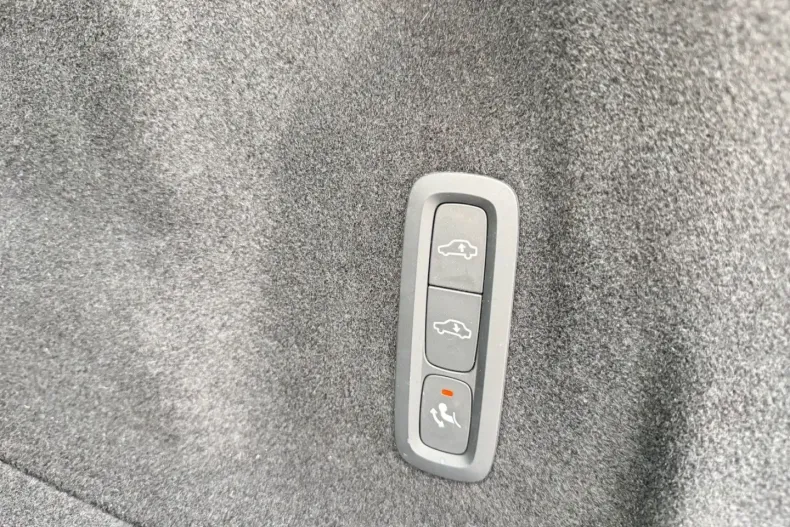 Volvo XC60 din 2023 cu 44.900 km - oferta VOL183693 - foto 13