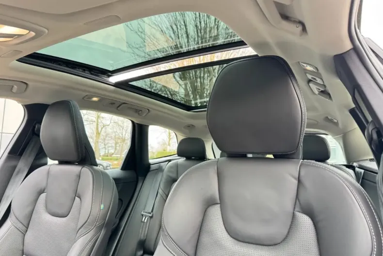 Volvo XC60 din 2023 cu 44.900 km - oferta VOL183693 - foto 14