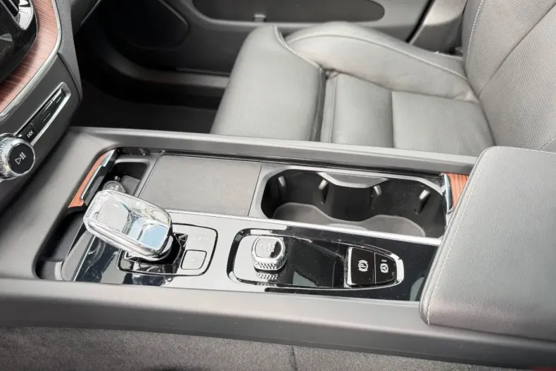 Volvo XC60 din 2023 cu 44.900 km - oferta VOL183693 - foto 22