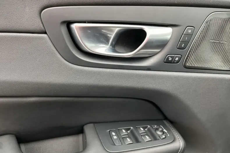 Volvo XC60 din 2024 cu 35.410 km - oferta VOL183703 - foto 20