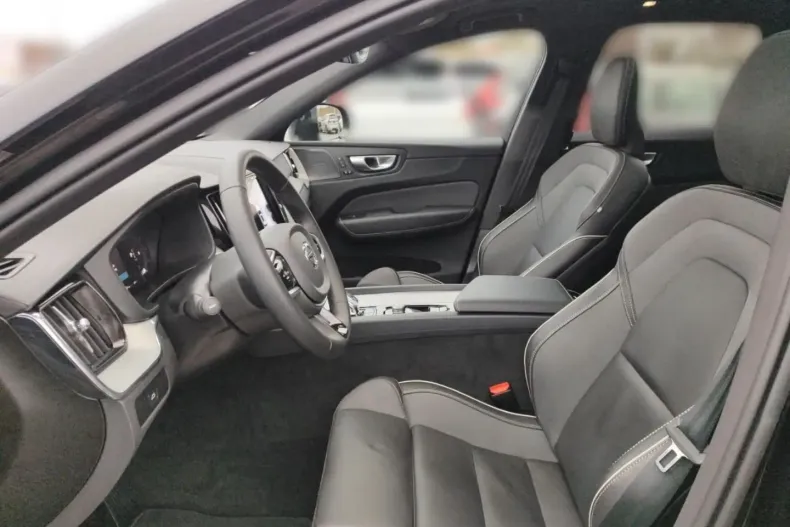 Volvo XC60 din 2023 cu 43.600 km - oferta VOL183705 - foto 13