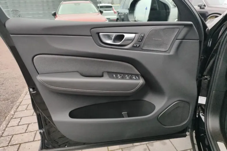 Volvo XC60 din 2023 cu 43.600 km - oferta VOL183705 - foto 14