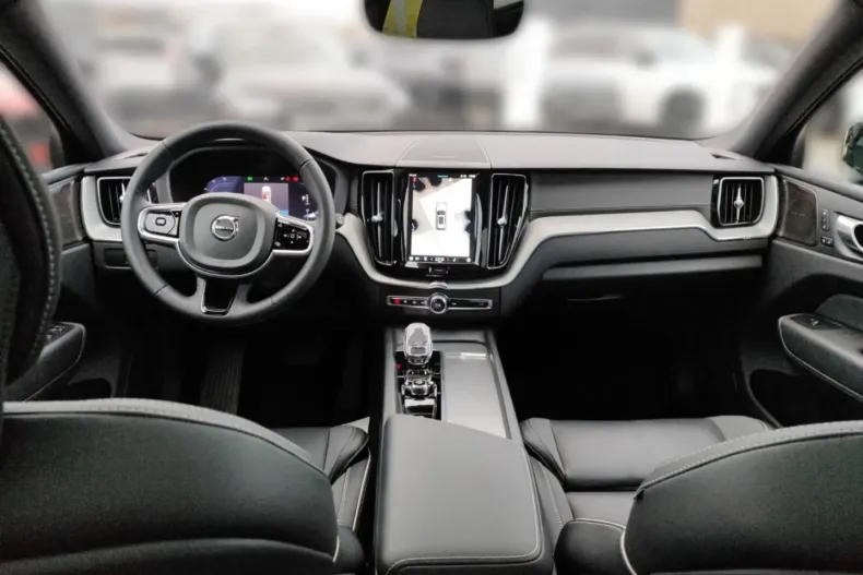 Volvo XC60 din 2023 cu 43.600 km - oferta VOL183705 - foto 19