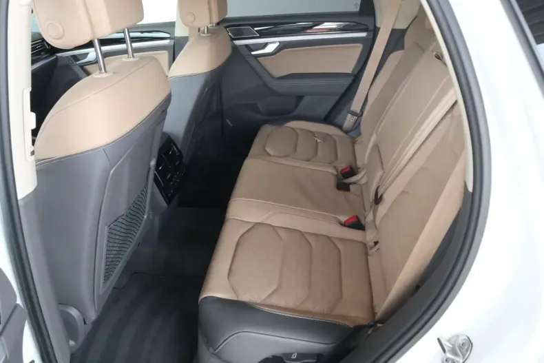 Volkswagen Touareg din 2024 cu 70.800 km - oferta VOL183707 - foto 10