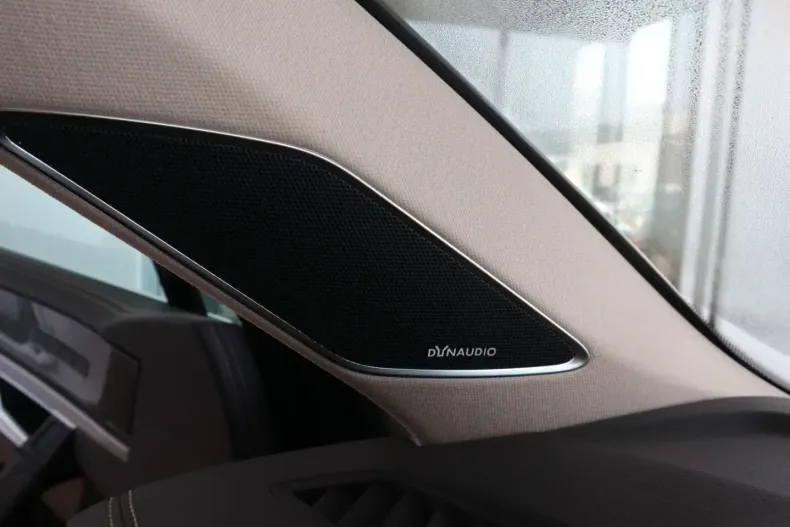 Volkswagen Touareg din 2024 cu 70.800 km - oferta VOL183707 - foto 14