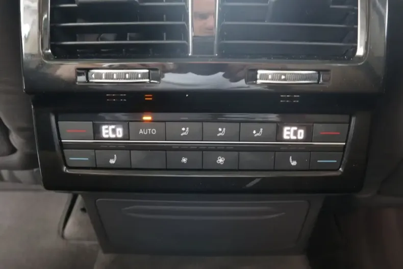 Volkswagen Touareg din 2024 cu 70.800 km - oferta VOL183707 - foto 18