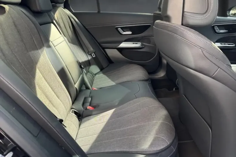 Mercedes-Benz E 200 (Clasa E) din 2024 cu 15.047 km - oferta MER183709 - foto 12