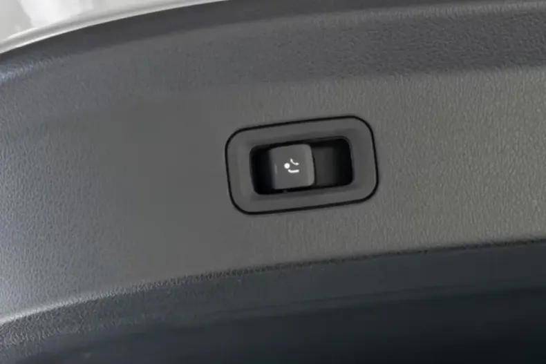 Mercedes-Benz GLE 400 (Clasa GLE) din 2025 cu 18.000 km - oferta MER183722 - foto 8