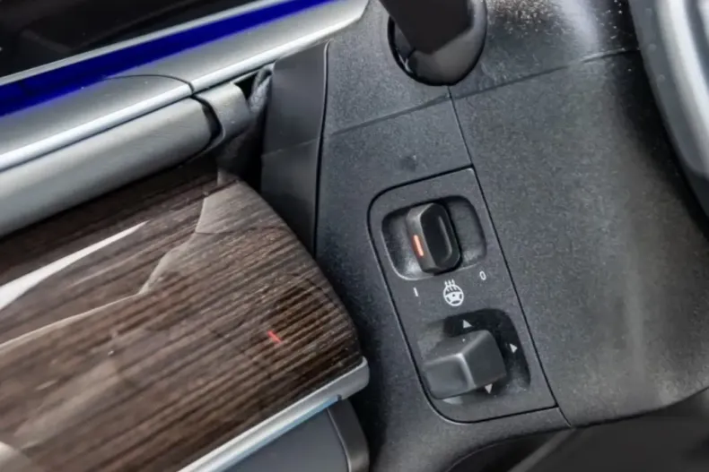 Mercedes-Benz GLE 400 (Clasa GLE) din 2025 cu 18.000 km - oferta MER183722 - foto 17