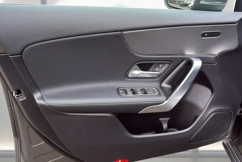 Mercedes-Benz A 180 (Clasa A) din 2024 cu 14.400 km - oferta MER183726 - foto 11