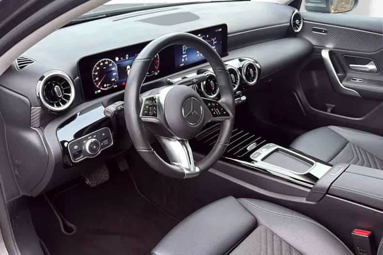 Mercedes-Benz A 180 (Clasa A) din 2024 cu 14.400 km - oferta MER183726 - foto 13