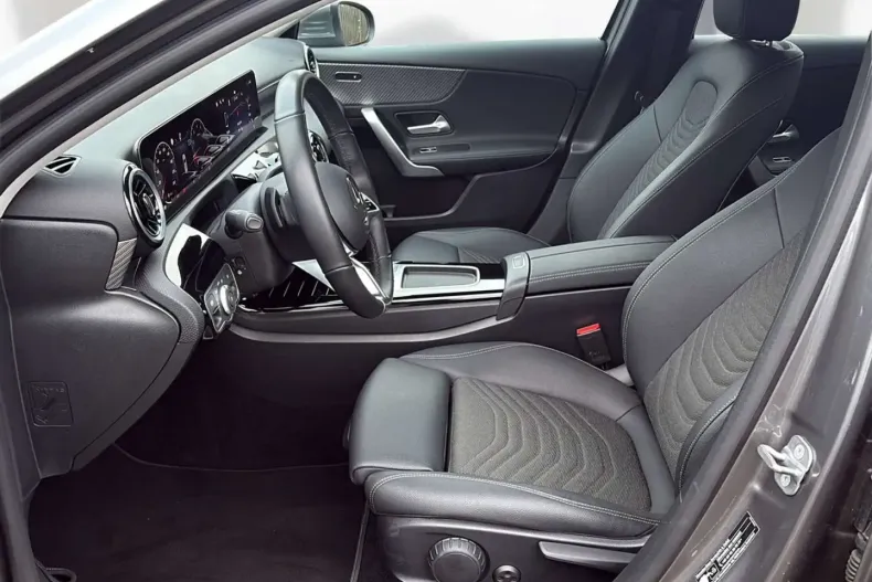 Mercedes-Benz A 180 (Clasa A) din 2024 cu 14.400 km - oferta MER183726 - foto 14