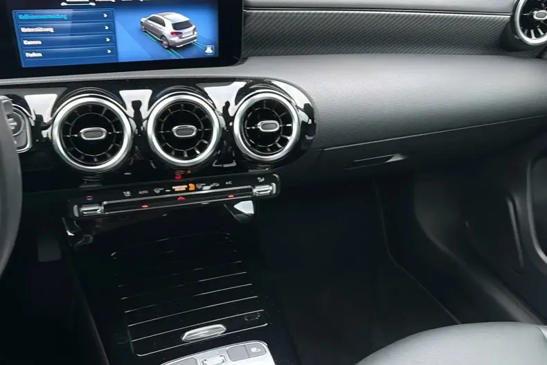 Mercedes-Benz A 180 (Clasa A) din 2024 cu 14.400 km - oferta MER183726 - foto 18