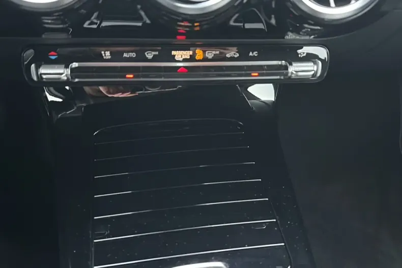 Mercedes-Benz A 180 (Clasa A) din 2024 cu 14.400 km - oferta MER183726 - foto 22