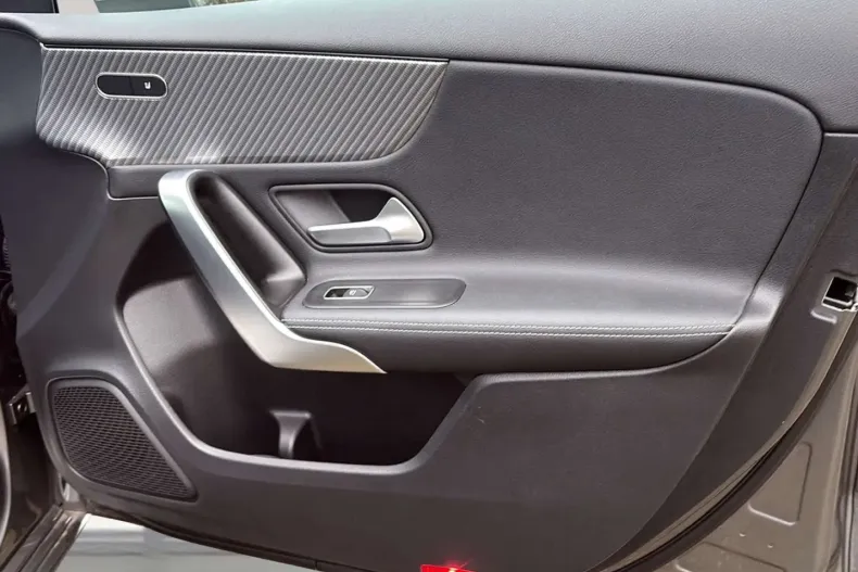 Mercedes-Benz A 180 (Clasa A) din 2024 cu 14.400 km - oferta MER183726 - foto 24