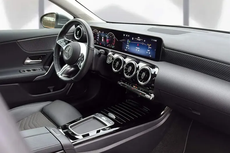 Mercedes-Benz A 180 (Clasa A) din 2024 cu 14.400 km - oferta MER183726 - foto 25