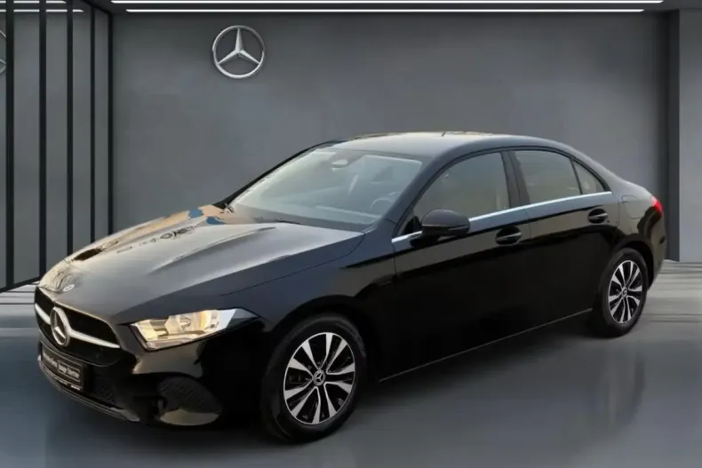 Mercedes-Benz A 180 (Clasa A) din 2024 cu 46.512 km - oferta MER183732 - foto 1