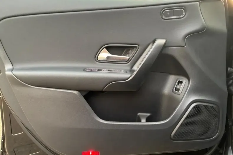 Mercedes-Benz A 180 (Clasa A) din 2024 cu 46.512 km - oferta MER183732 - foto 8