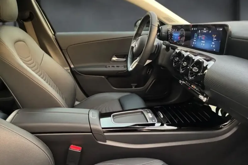 Mercedes-Benz A 180 (Clasa A) din 2024 cu 46.512 km - oferta MER183732 - foto 17