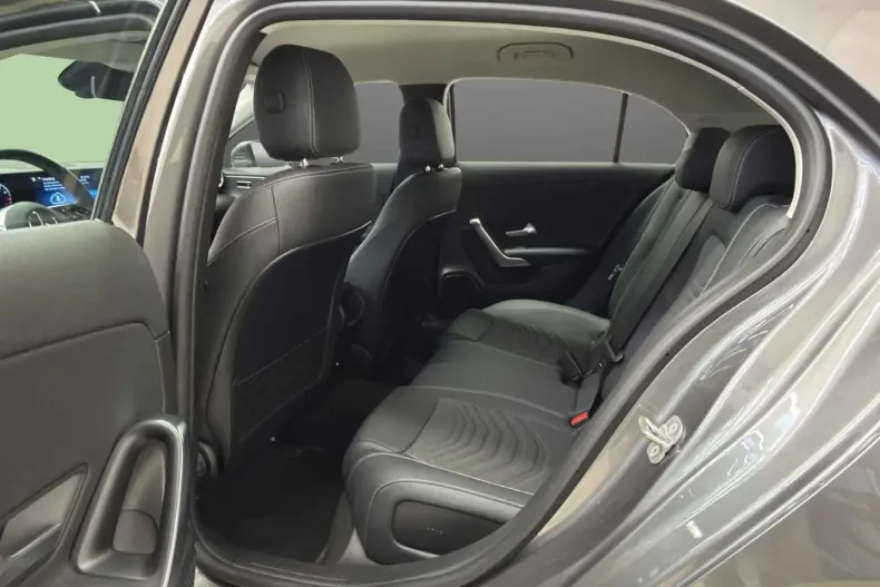 Mercedes-Benz A 180 (Clasa A) din 2024 cu 9.769 km - oferta MER183733 - foto 12