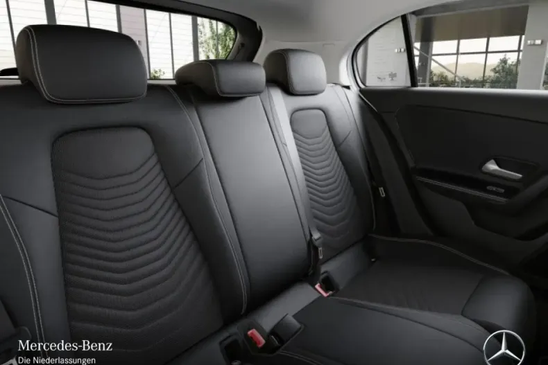 Mercedes-Benz A 180 (Clasa A) din 2024 cu 9.232 km - oferta MER183735 - foto 13