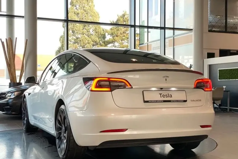 Tesla Model 3 din 2022 cu 64.505 km - oferta TES183749 - foto 2