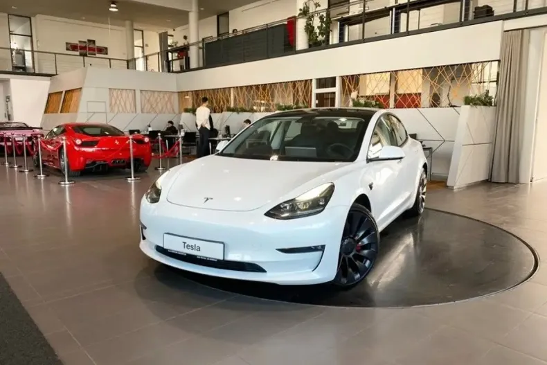 Tesla Model 3 din 2022 cu 64.505 km - oferta TES183749 - foto 27