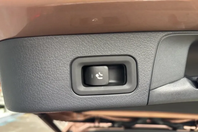 Mercedes-Benz GLB 250 (Clasa GLB) din 2024 cu 6.890 km - oferta MER183751 - foto 16