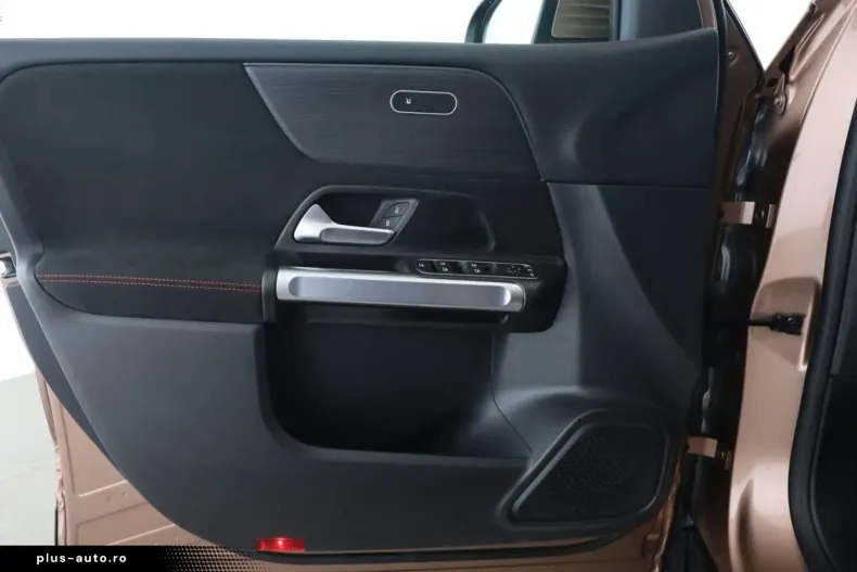 Mercedes-Benz GLB 200 (Clasa GLB) din 2024 cu 12.277 km - oferta MER183755 - foto 14