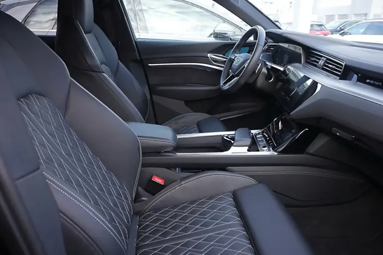 Audi Q8 din 2023 cu 48.817 km - oferta AUD183762 - foto 5