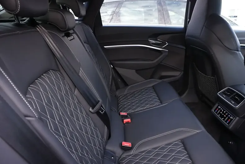 Audi Q8 din 2023 cu 48.817 km - oferta AUD183762 - foto 6