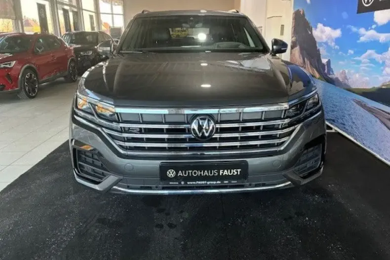 Volkswagen Touareg din 2022 cu 32.530 km - oferta VOL183770 - foto 3