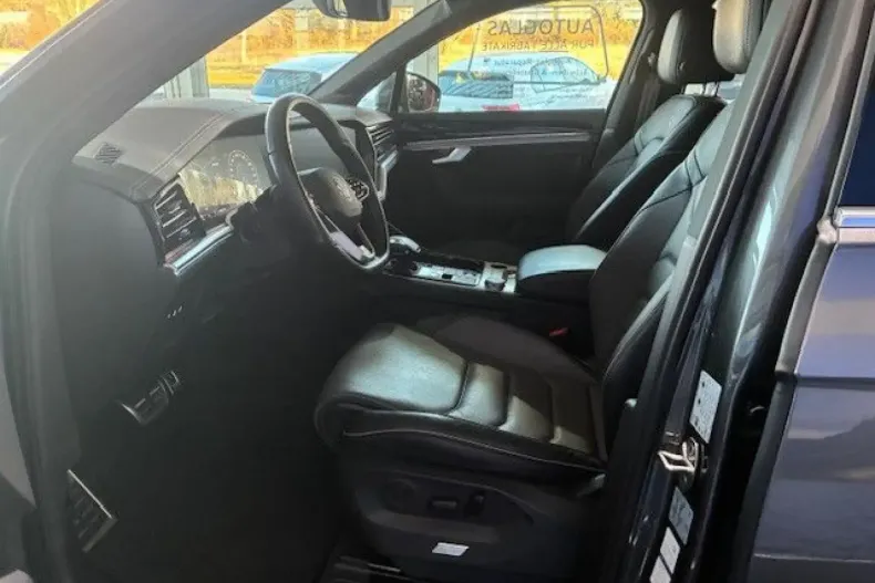 Volkswagen Touareg din 2022 cu 32.530 km - oferta VOL183770 - foto 9