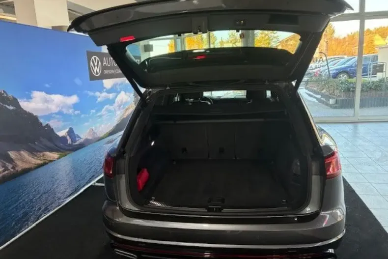 Volkswagen Touareg din 2022 cu 32.530 km - oferta VOL183770 - foto 11