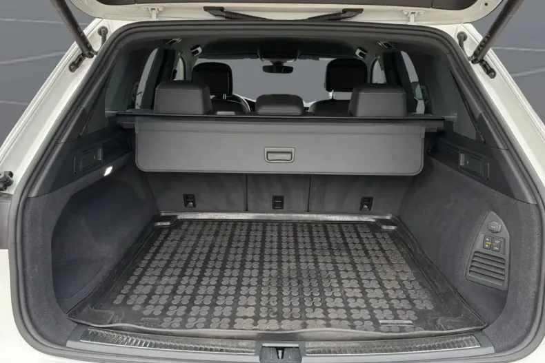 Volkswagen Touareg din 2021 cu 54.120 km - oferta VOL183771 - foto 22