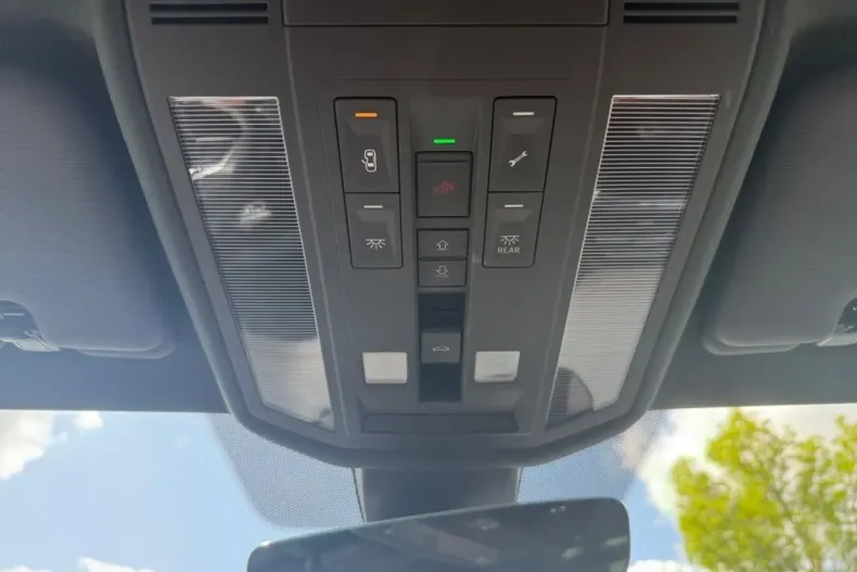 Volkswagen Touareg din 2023 cu 32.500 km - oferta VOL183772 - foto 25