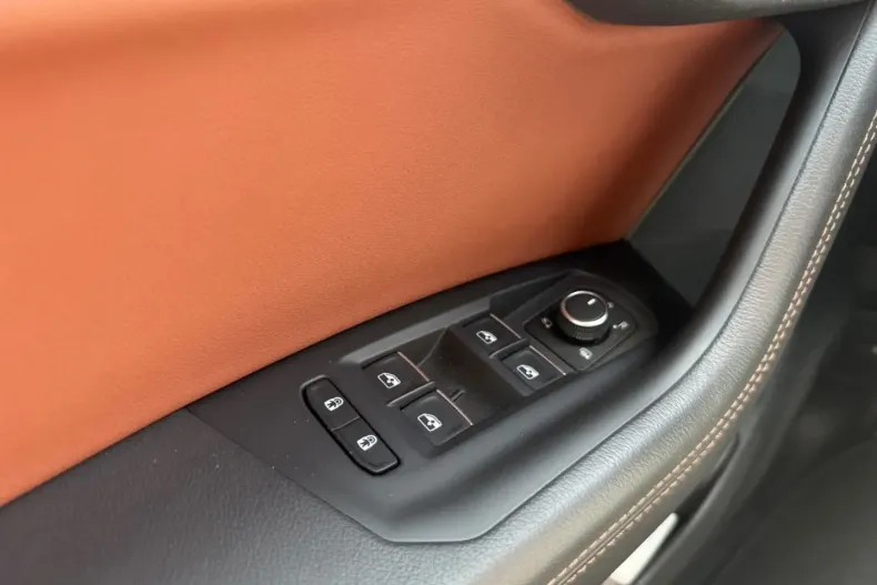 Volkswagen Touareg din 2023 cu 32.500 km - oferta VOL183772 - foto 27