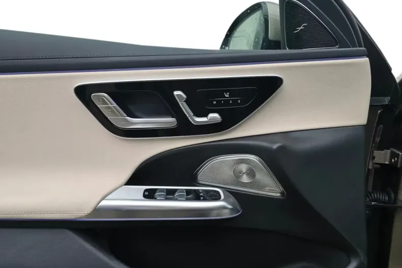 Mercedes-Benz E 200 (Clasa E) din 2026 cu 32 km - oferta MER183780 - foto 14