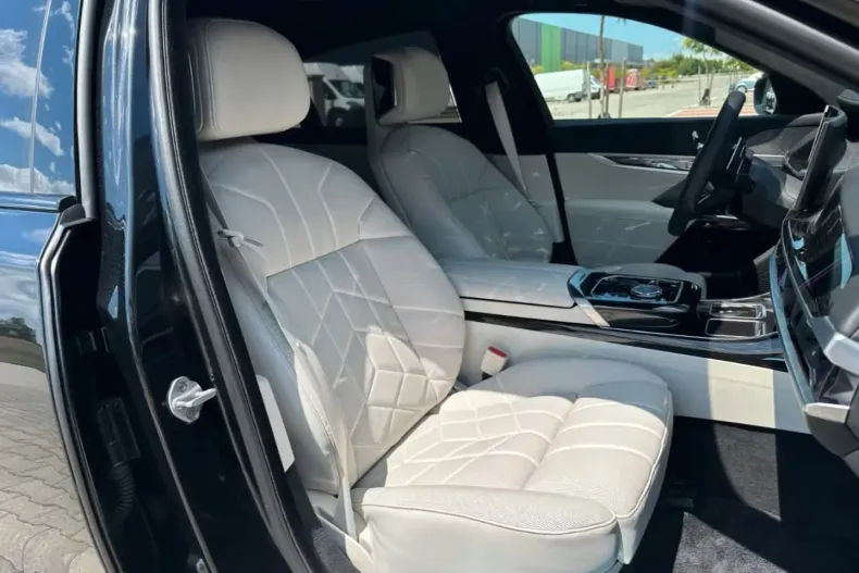 BMW 740 (Seria 7) din 2026 cu 50 km - oferta BMW183794 - foto 7